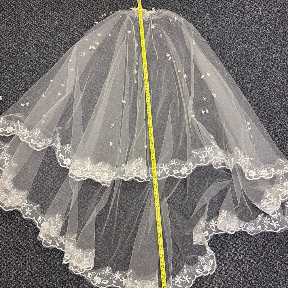 Veil w/ Silver Leaf Design Hair Comb w/ Rhinestones & lace& beaded veil (#105)